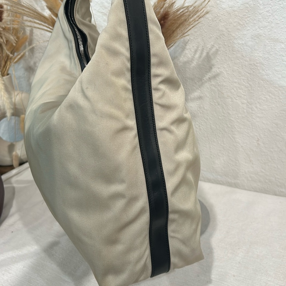 Gucci  beige Nylon Large Hobo Handbag - Picture 3 of 13